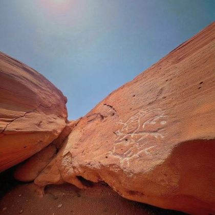 阳山大佛+阴山岩画+高阙塞+大碱湖+沙海湖【拼车+包车】