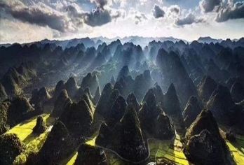 万峰林+马岭河峡谷景区一日游【 贵阳包车退队军人接送G1】【贴心老哥：专业司机，驾驶娴熟，容易沟通，服务周到】