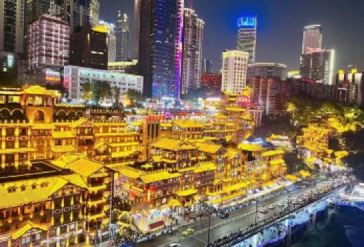 [2-8纯玩小团] 长江索道+磁器口+轻轨穿楼+洪崖洞一日游【长江索道+磁器口古镇+轻轨穿楼+周公馆+三峡博物馆/大礼堂外观+洪崖网红一日游】