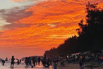 东兴国门景区一日游【走进东兴繁华的步行街，感受浓厚越南风情】【走进东兴繁华的街道，感受一下不用出国就能体验越南异国风情】