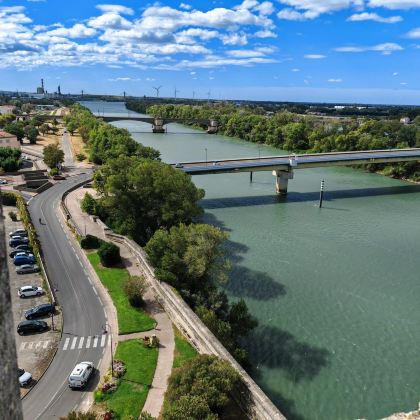 从阿维尼翁出发：加尔桥+莱博德普罗旺斯一日游