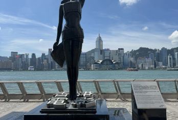 香港赤柱+黄大仙祠+金紫荆广场【9小时包车-可自定义行程】【定制路线​：无需受限于公共交通时刻表，增加小众景点停留时间】