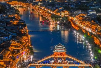 凤凰古城十三景深度半日游【精讲小团+深度讲解+沱江游船】【[品质保障]优选商品，品质拒绝购物 [深度参观]精讲深度参观景区，拒绝走马观花行程】