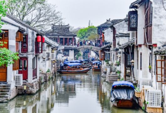 苏州周庄一日游【日夜双船（含门票+摇橹船+游船票）水乡之旅】【严选优秀导游，天天发班，日夜双景体验，当天13点前下单，随定随走。】