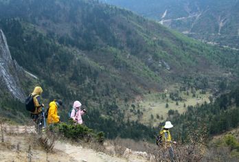 香格里拉阿布吉措一日游【6-8人小团+纪念奖牌+向导带队】【[纪念奖牌]行程升级，所有挑战过阿布吉措的勇者都会得到一个纪念奖牌，这是勇者的证明！】