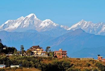 加德满都出发的巴克塔普尔和纳加阔特一日游【探索巴克塔普尔杜巴广场，联合国教科文组织世界遗产。加德满都谷地的一座中世纪古城。 从纳加阔特观景点欣赏喜马拉雅山脉全景 您可以选择灵活的私人定制游或固定跟团游。】