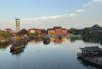 河南开封清明上河园+大相国寺+汴河游船一日游可英文服务【可提供英文及小语种导游服务-往返接送-可选导游-可代订门票】