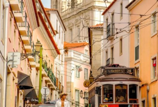 葡萄牙里斯本市区-文艺街区风情线-可全境包车-精选【专属客服和本地中文司机，一家一团包车】