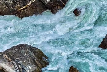 丽江香格里拉虎跳峡+独克宗+依拉草原纳帕海松赞林寺跟团一日游【虎跳峡+独克宗古城+依拉草原】