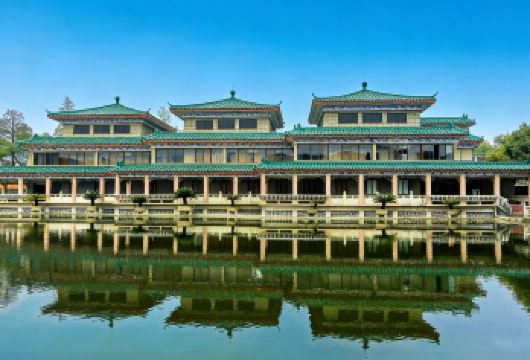 荆州博物馆2小时讲解+文博说导师/15人拼团/耳麦【当天可定，咨询客服；文博说导师讲解，严格把控讲解质量，带您深入了解楚国文化。】