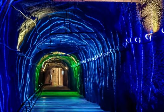 重庆私人日游：冷战816核工程遗址、水下博物馆与裂谷【私人专车接送 | 含/不含英文导游 | 行程可定制 一日探秘地质奇观+神秘遗址 全球**水下考古博物馆（无需潜水即可参观！）】