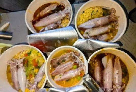 深圳夜钓鱿鱼3小时 吹筒仔拼船 包含全套工具 现钓现吃爽玩【深圳较场尾码头出发 正规安全可靠 新手零门槛】