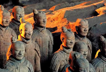 秦帝国一日游【独立团|专车接送|5小时深度+驼铃尊宾VIP】【深度解说：兵马俑（1.2.3号俑坑2.5H）+秦帝陵（镇馆之宝-铜马车2.5H）重点ip逐一参观】