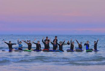 万宁日月湾冲浪俱乐部 专业教练 全套设备 0基础可玩 一对一【0基础可玩 无二次收费】