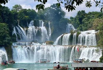 德天跨国瀑布+明仕田园竹筏一日游【本地向导+纯玩无购物】【[缤纷景点]亚洲跨国大瀑布（徒步漫游+登高望越+悬崖玻璃栈道）多角度，全方位解锁瀑布全景！】