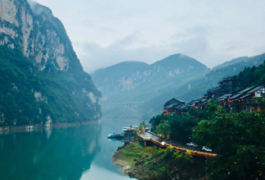 蚩尤九黎城+龚滩古镇乌江画廊一日游【私家团包车游含门票】【[贴心服务]正规车辆，舒适干净，老司机保驾护航，推荐当地美食美景，旅行路上不踩坑。】