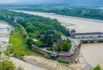 私家团·都江堰1.5H/2.5H文史大咖深度精讲含门票【[深度解读]听导游讲解2250年前的无坝引水工程奇迹，项至今仍在灌溉成都平原的“活文物”】