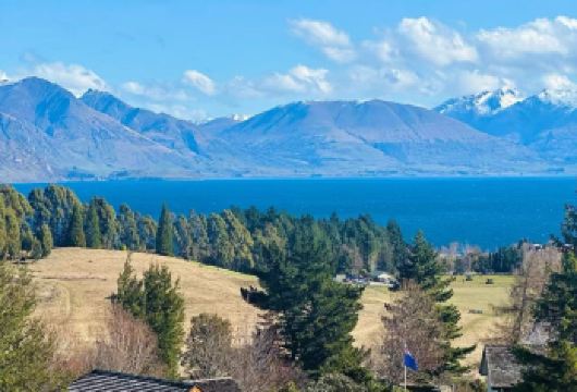 新西兰皇后镇米尔福德峡湾+米尔福德路【中文包车+12小时】【尊享一对一高端行程定制，豪华包车专属礼遇，专业旅行顾问24小时恭候垂询。】