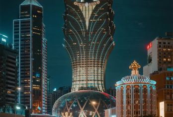 澳门一日游巴黎人+大三巴+威尼斯人+银河钻石+流量卡跟团游【[优良资质]专注港澳旅游，实力让口碑落地，多地出发+多套餐可选(总有一个适合您)】