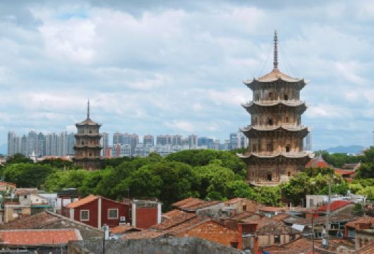 泉州开元寺+西街+关岳庙+清净寺+泉州天后宫一日游【[3人-10人小团︱赠送簪花服饰体验、古厝泡茶尝四果汤]专业资深持证导游带您小白游泉州】