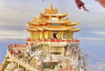 洛阳老君山一日游【中晚班看灯◆高速直达索道口】送祈福牌【[平台甄选]一手地接社发团，真正纯玩无购物，专车全程高速直达景区（车上可放行李，往返不换车）】