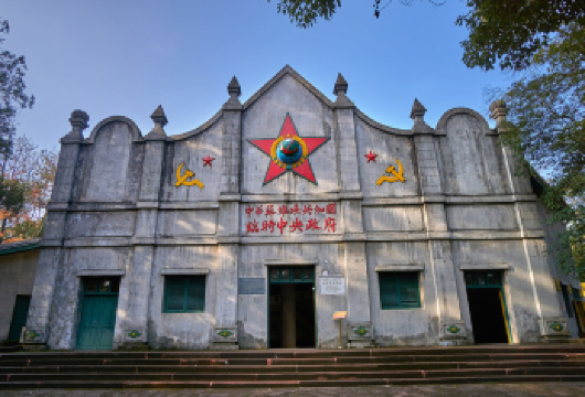 赣州出发动车往返 于都长征第一渡+瑞金红都一日活动 8人小团【动车往返省心出行：赣州出发，舒适动车往返，轻松打卡于都、瑞金红色圣地，行程高效不赶路。】