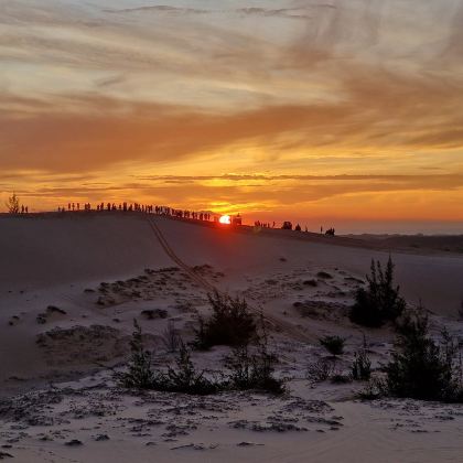 从胡志明市出发，探索美奈沙丘*壮丽的日落