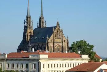 漫步布尔诺的10小时：教堂钟声里藏着的历史【布拉格往返】【包车游不拼车|中文司机服务|景点可调|可定制多日游】