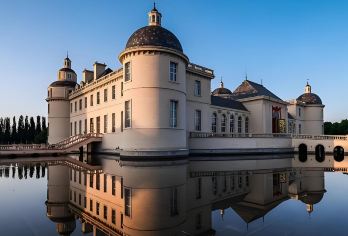 宁夏北纬38°的红酒龙谕酒庄+源石酒庄+夏桐酒庄私家团一日游【聚焦北纬 38° 黄金产区，私享龙谕、源石、夏桐三大名庄深度游。】