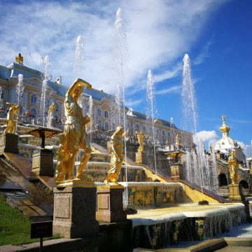 俄罗斯圣彼得堡彼得霍夫宫（夏宫）+百年书店一日游
