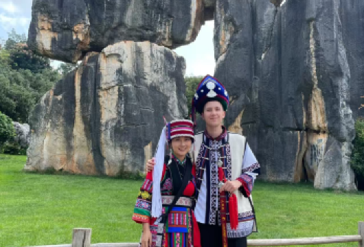 昆明+石林风景区+九乡【[质量保证]无任何隐形消费，金牌导游服务，包含游船和索道】