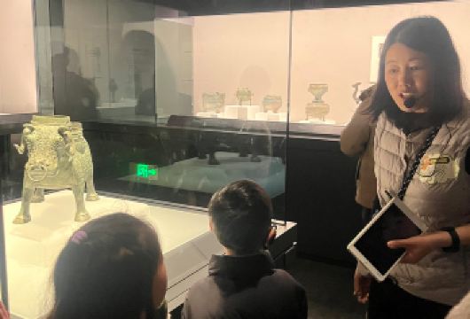 上海博物馆东馆三馆联讲免预约 资深文史大咖3H讲解 亲子讲解【聆听青铜的回响、触摸陶瓷的温度、对话雕塑的灵韵，三馆联讲开启文明寻根之旅！】