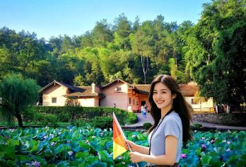 韶山旅游区毛泽东故居一日活动/15人小团上门接送含无线耳麦【[品质保证*一价全含]深耕长沙33年老品牌旅行社。甄选经典景点必打卡深度参观伟人故里，拒绝走马观花。】