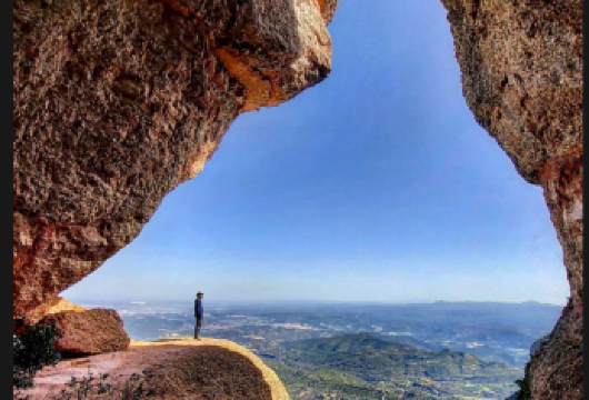 巴塞罗那出发：卢佩特时光秘境 × 加贝萨卢中世纪童话+一日游【[定制包车游]专享中文司机独立包车，市区范围酒店上门接送，行程路线可根据个人需求调整。】