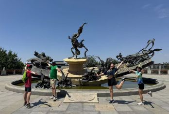 迷你8人小团-兵马俑华清宫英文一日游（可选私家团）【参观兵马俑，亲身感受大秦军团锐士的震撼，沉浸式VR体验大秦军团征战场景，感受秦朝军事力量与雄风。】