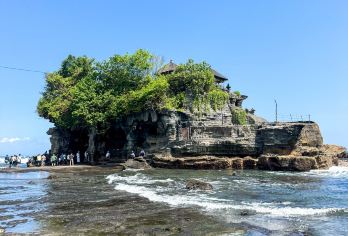 巴厘岛纯玩一日游【海神庙+库塔洋人街+金巴兰海滩日落BBQ】【[专属包车服务]2人起私家团私密出行，专属私家车全程陪伴，司机全程不离岗，确保您的旅途舒适安心】