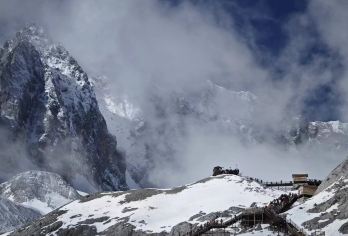 丽江玉龙雪山登顶大索道+印象丽江一日游（日照金山）【[费用清楚]一价全含 行程免费赠送一套防寒服+氧气瓶+矿泉水】