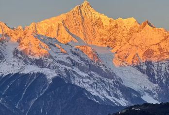 香格里拉包车看日照金山一日游【驾龄多年的司机向导，路线规划合理流畅。】