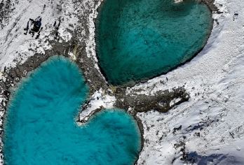 岗什卡雪峰景区+连心湖+七彩瀑布+大本营【包车游】【1，达人带队，精选线路，深度体验，创新玩法，贴心管家，摄影帮手，路上美景随走随停！】