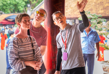 河内：文庙、妇女博物馆、胡志明陵和城市导览游【探索河内的古庙，这是一座宏伟的建筑瑰宝，展示了这座城市丰富的文化遗产。 探索越南籍妇女博物馆及其历史作用 跟随专业导游深入了解河内的历史】