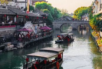 刘铭传故居+渡江战役纪念馆+三河古镇一日活动【2-8 人小团】【探铭传故居风云，溯渡江战役征程，漫步三河水乡，览巢湖姥山仙境[历史与湖光古韵◆2-8 人深度游]】