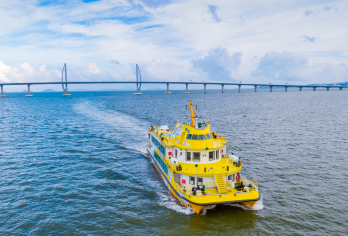 海上看港珠澳大桥船票【珠海九洲港 近距离观赏大桥 穿越桥底】【[特色]海上主题船《九洲湾1号-哪吒》和《浪漫海湾-黄小鱼》；】
