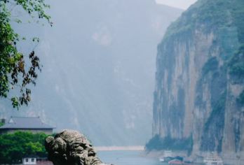 全新一代豪华观光游轮-世纪江山如诗号，长江三峡尽览，宜昌登船【2024年推出全新一代豪华观光游轮：世纪江山如诗号，游览宜昌-奉节精华段航线，游轮航程约7小时】