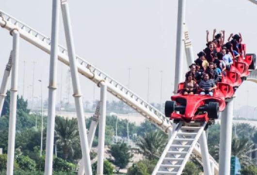 从迪拜出发:谢赫扎耶德大清真寺+法拉利主题公园（含接送服务）【从迪拜启程，前往阿布扎比法拉利世界，探索亚斯岛阿布扎比的奇妙世界。】