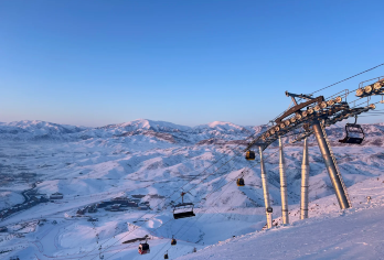 【不上班，要上“板”】阿勒泰接送/将军山滑雪场包车游【专属包车，灵活定制，直抵雪场，畅滑“黄金粉雪”，尊享冰雪童话世界】