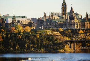 渥太华首都经典一日游【专属司导10H服务】【加拿大专业司导，可定多日，团建，商务出行，可全程私家定制（各类门票可以代订）详情请私客服發發】