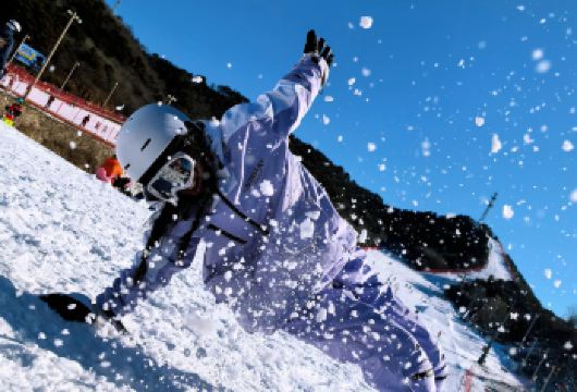 玉龙湾滑雪1日【全天滑雪票+雪具+达人极力推荐】【全国单板分区雪场 - 玉龙湾滑雪场】
