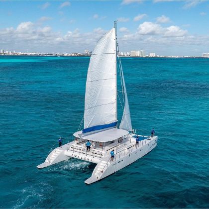 墨西哥坎昆女人岛穆赫雷斯岛游艇双体船出海一日游（午餐+浮潜）