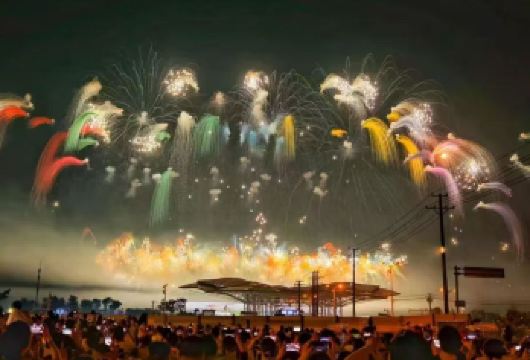 【浏阳天空剧院烟花直通车】河畔营地正位沉浸式观赏【场外票】【[套餐可选]可定2月21日浏阳第一场烟花秀，烟花营地门票/长沙往返交通】