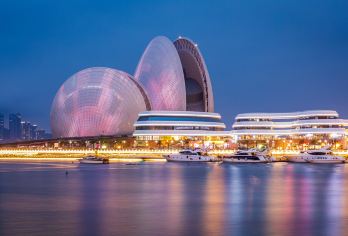 珠海·珠澳海湾游观港珠澳大桥+珠海大剧院+渔女+石景山一日活动【乘游轮[珠澳海湾游]畅游珠澳两地海域，近距离观赏震撼世界的世纪工程—港珠澳大桥】